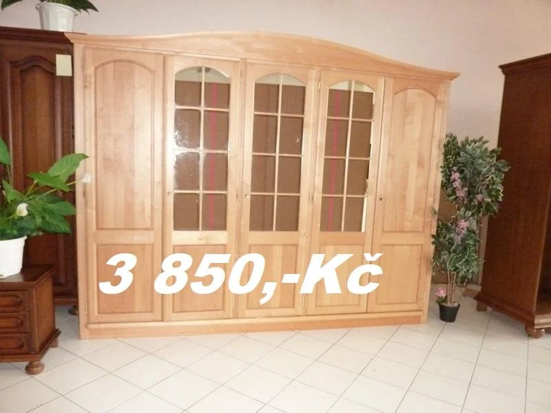 Šatní skříň masiv, bytelná