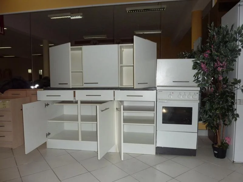 Kuchyňská linka se spotřebiči - foto 3