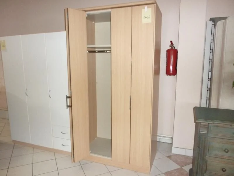 Šatní skříň masiv, bytelná