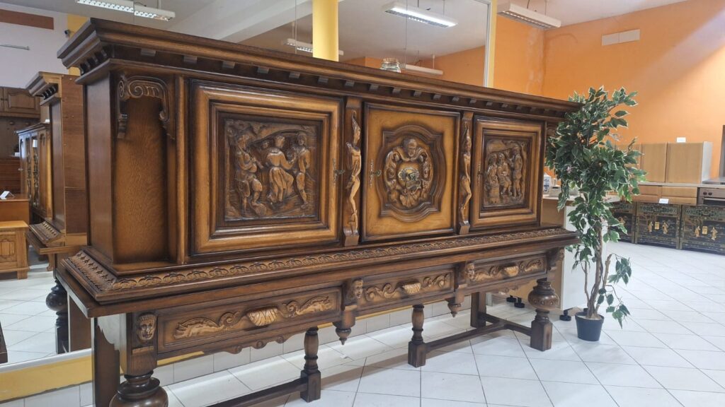 Vyřezávaná komoda - foto 6
